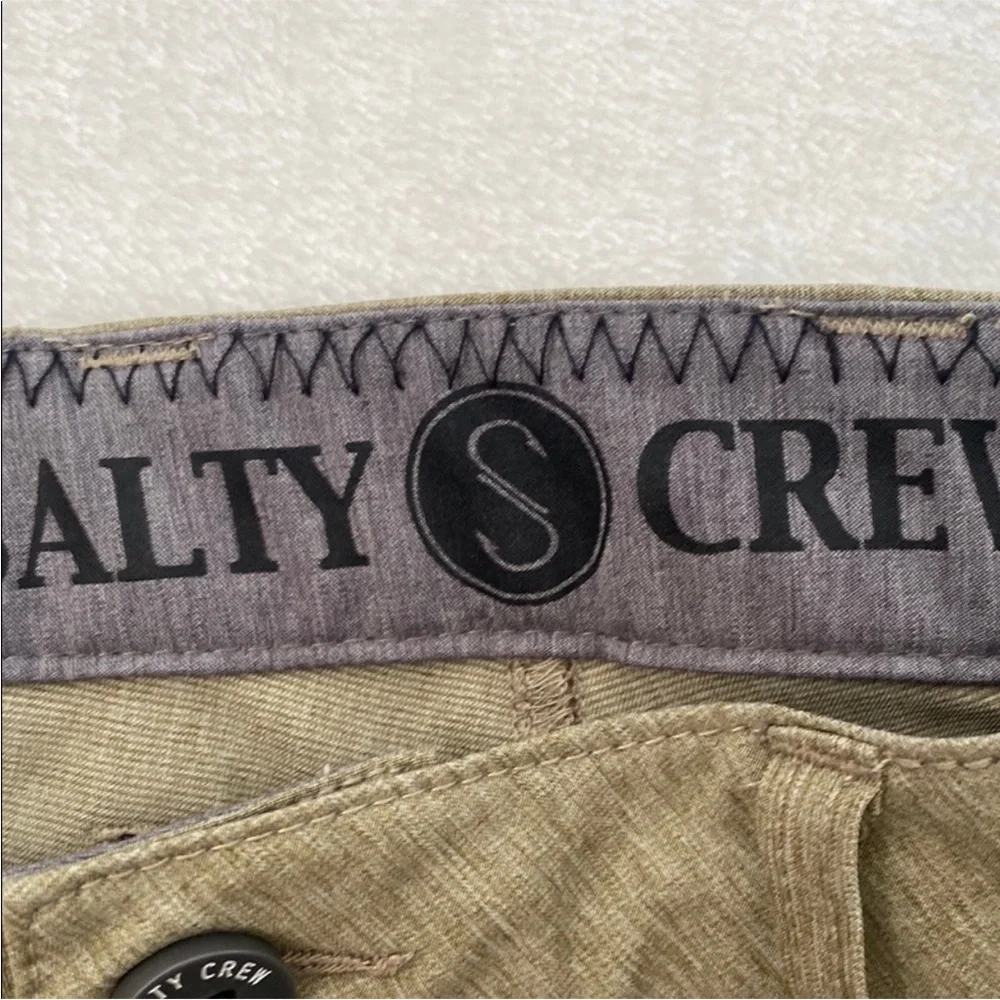 SALTY CREW Men’s Khaki Cargo Shorts with Black Trim. Size M
